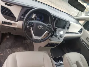 Toyota Sienna 2015 Black
