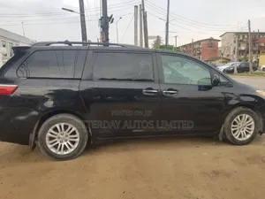 Toyota Sienna 2015 Black
