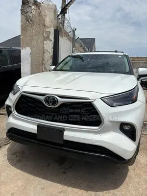 Toyota Highlander XLE 2022 White