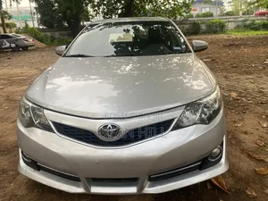 Toyota Camry SE Sport 4dr Sedan (2.5L 4cyl 6A) 2014 Silver