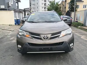 Toyota RAV4 XLE 4dr SUV AWD (2.5L 4cyl 6A) 2014 Brown
