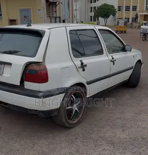 Volkswagen Golf 2000 White