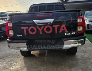 Toyota Hilux 2012 Black