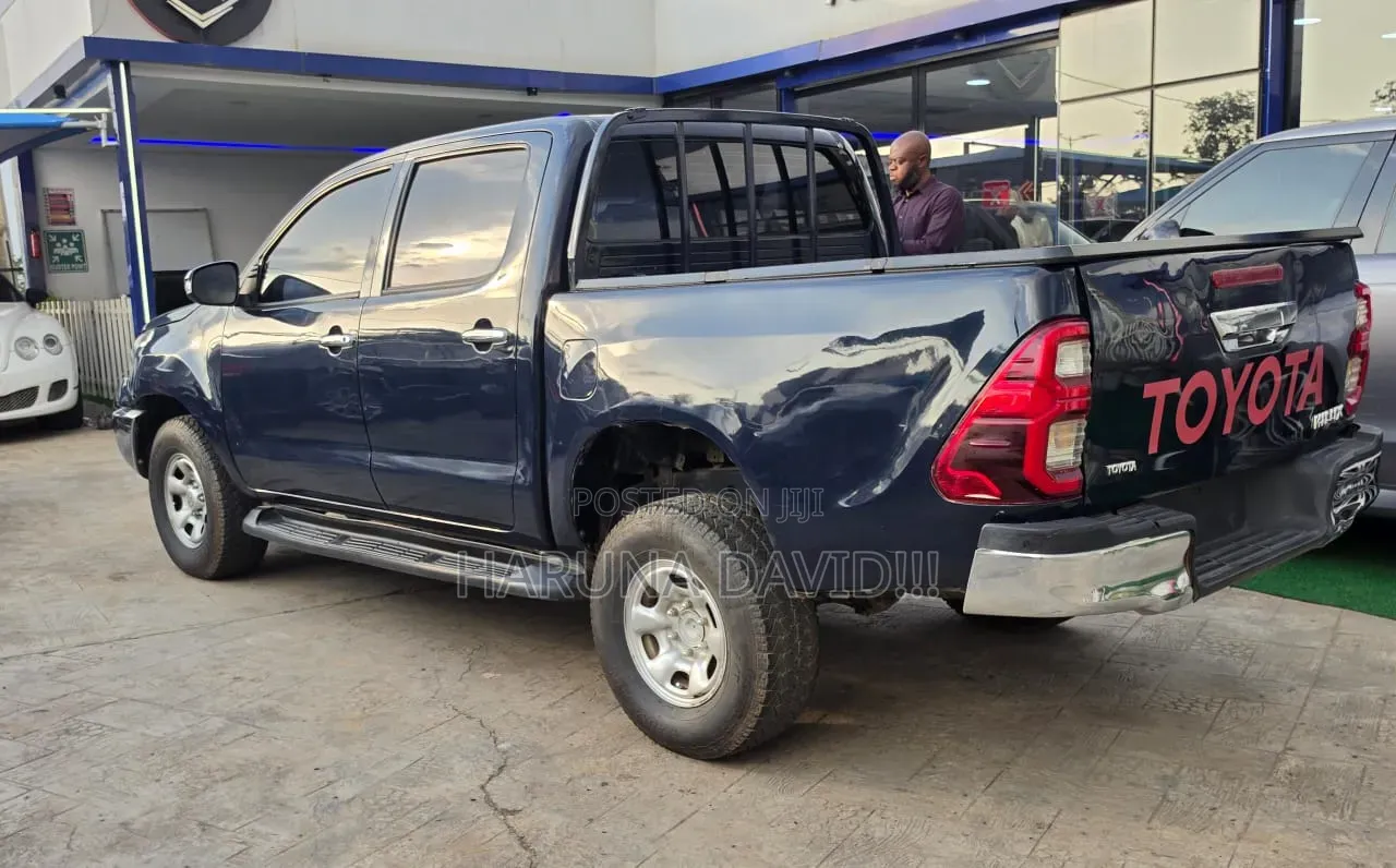 Toyota Hilux 2012 Black