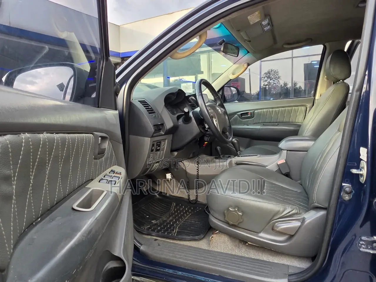 Toyota Hilux 2012 Black