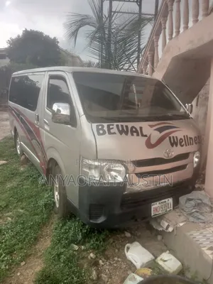 Toyota HiAce 2006 Grey