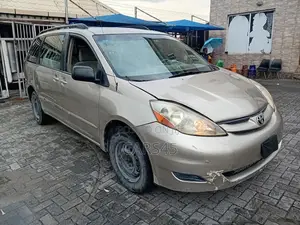 Toyota Sienna 2008 Gold