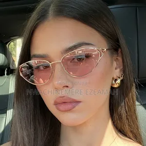 Women Luxury Cat Eye Sunglasses + Protective Suede Pouch