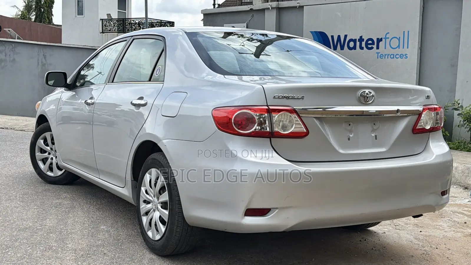 Toyota Corolla LE 4dr Sedan (1.8L 4cyl 4A) 2013 Silver