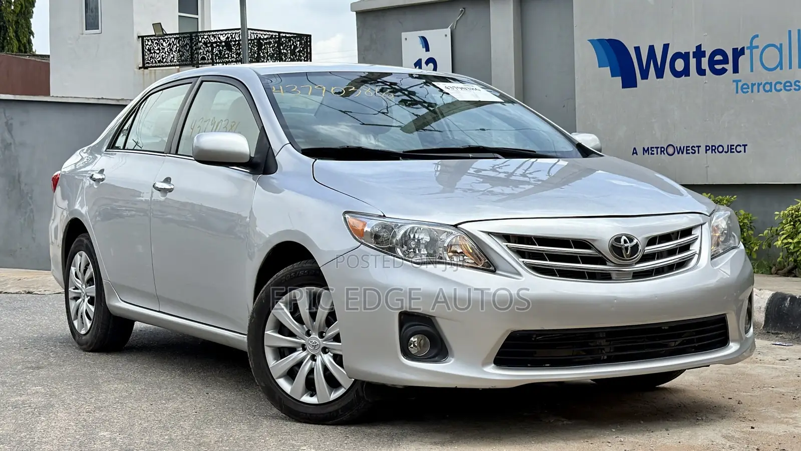 Toyota Corolla LE 4dr Sedan (1.8L 4cyl 4A) 2013 Silver