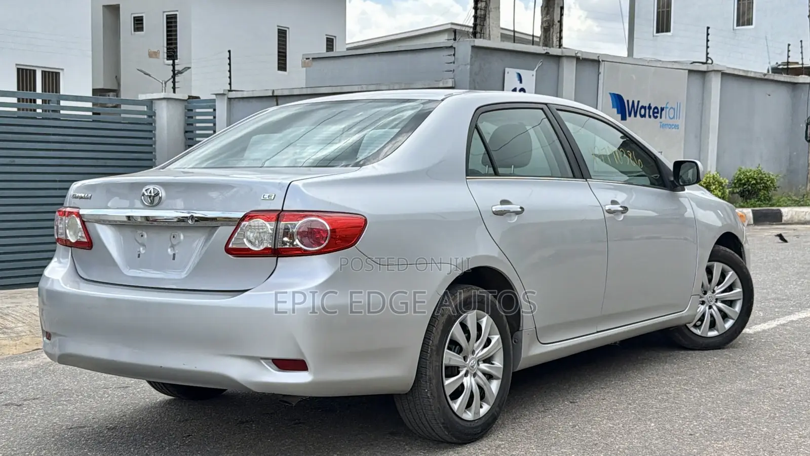 Toyota Corolla LE 4dr Sedan (1.8L 4cyl 4A) 2013 Silver