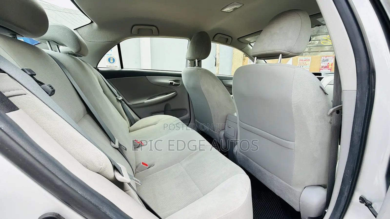 Toyota Corolla LE 4dr Sedan (1.8L 4cyl 4A) 2013 Silver