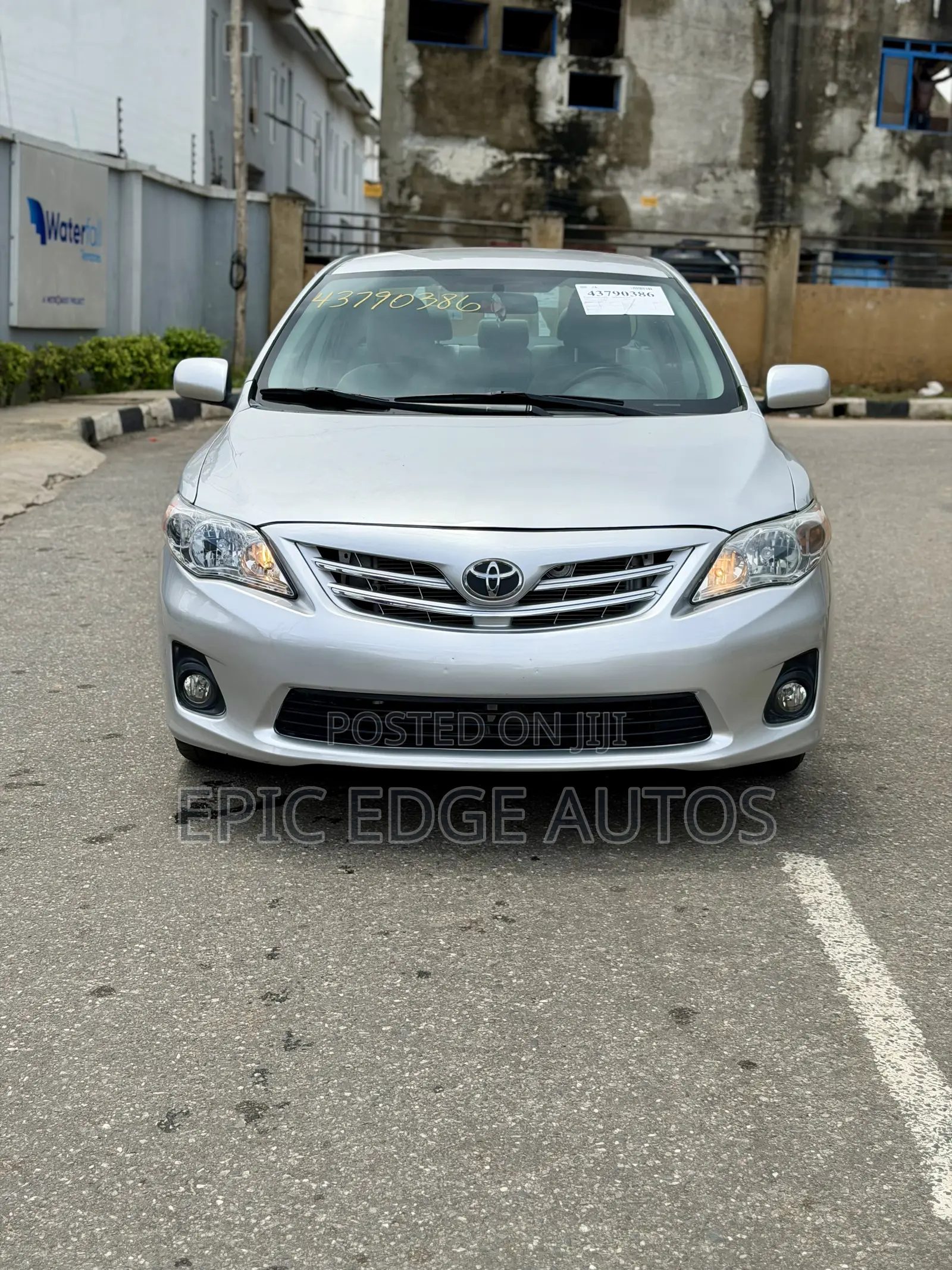 Toyota Corolla LE 4dr Sedan (1.8L 4cyl 4A) 2013 Silver