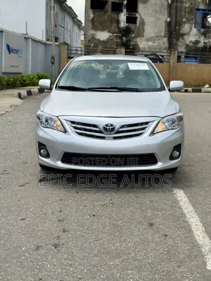 Toyota Corolla LE 4dr Sedan (1.8L 4cyl 4A) 2013 Silver