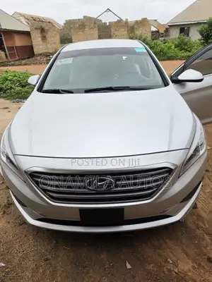 Hyundai Sonata Base Sedan FWD (2.4L 4cyl 6A) 2017 Silver
