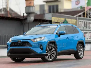 Toyota RAV4 XLE 2021 Blue
