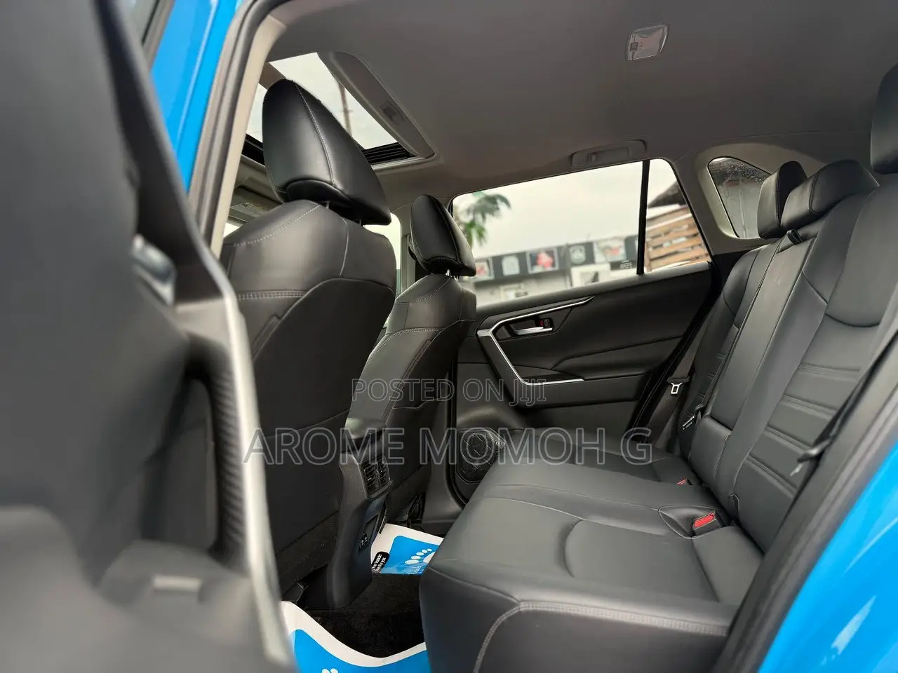 Toyota RAV4 XLE 2021 Blue