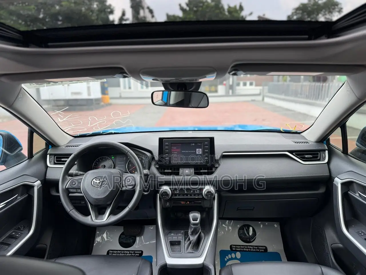 Toyota RAV4 XLE 2021 Blue