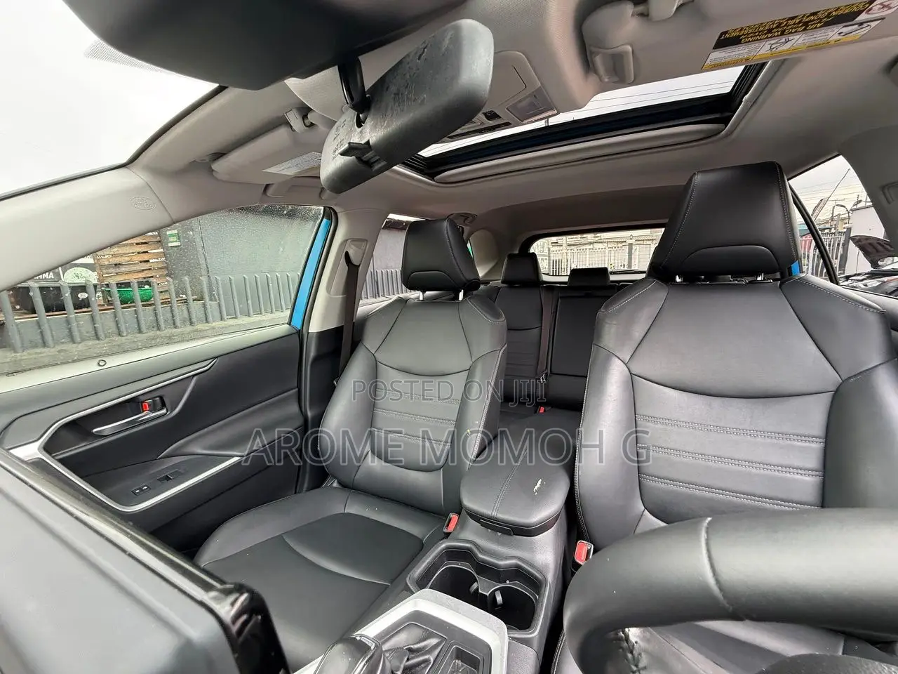 Toyota RAV4 XLE 2021 Blue