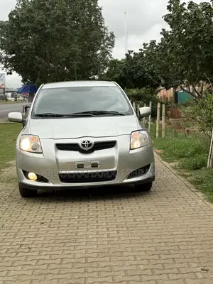 Toyota Auris 2010 Silver