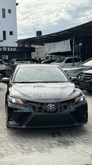 Toyota Camry SE 2023 Black