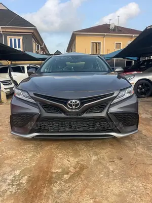 Toyota Camry SE FWD 2020 Gray