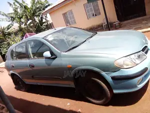 Nissan Almera Tino 2002
