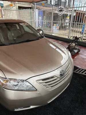 Toyota Camry LE 4dr Sedan (2.4L 4cyl 5A) 2009 Gold