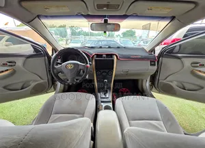 Toyota Corolla 2012 Silver