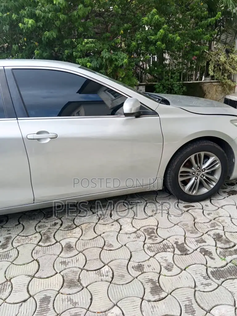 Toyota Camry 2016 Silver