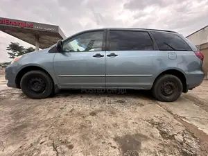 Toyota Sienna LE AWD 2005 Blue