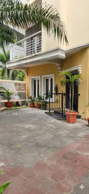 4bdrm Duplex in Banana Estate for rent