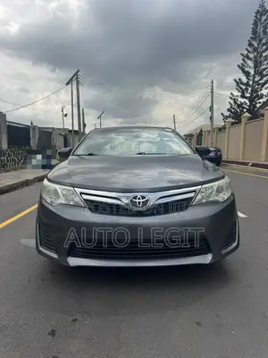 Toyota Camry LE 4dr Sedan (2.5L 4cyl 6A) 2013 Gray