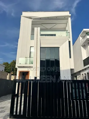 6bdrm Duplex in Chevron for sale
