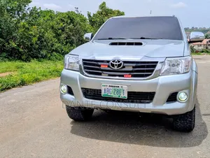 Toyota Hilux 3.0 D-4D 4x4 2014 Green
