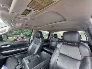 Toyota Tundra Limited 4dr Double Cab 4WD SB (5.7L 8cyl 6A) 2014 Silver