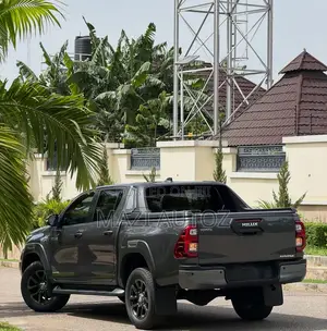Toyota Hilux 2024 Gray