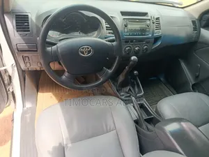 Toyota Hilux 2013 White