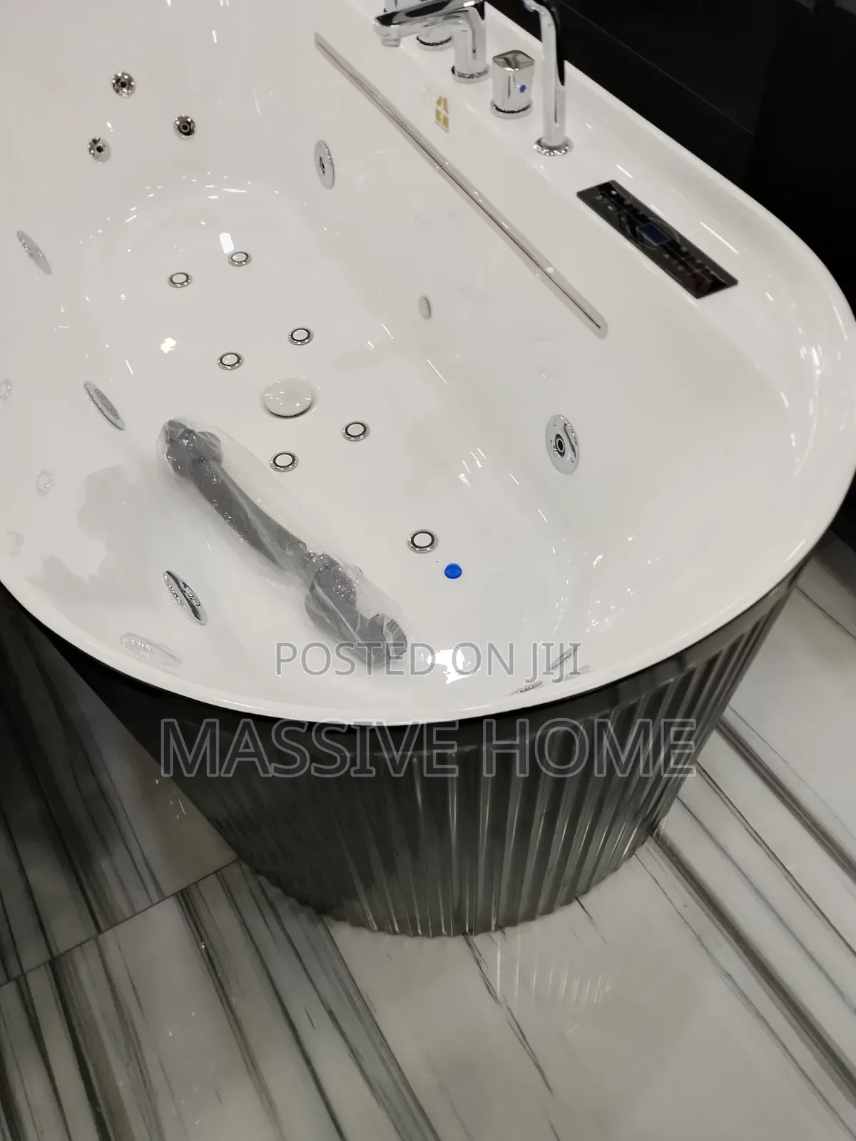 Executive Acrylic Bathtub With Jet