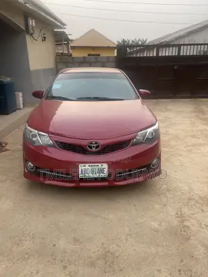 Toyota Camry SE 4dr Sedan (2.5L 4cyl 6A) 2014 Red