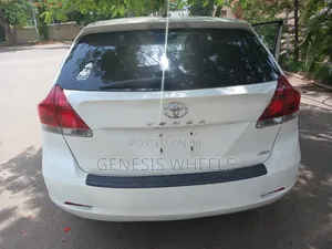 Toyota Venza LE AWD 2013 White