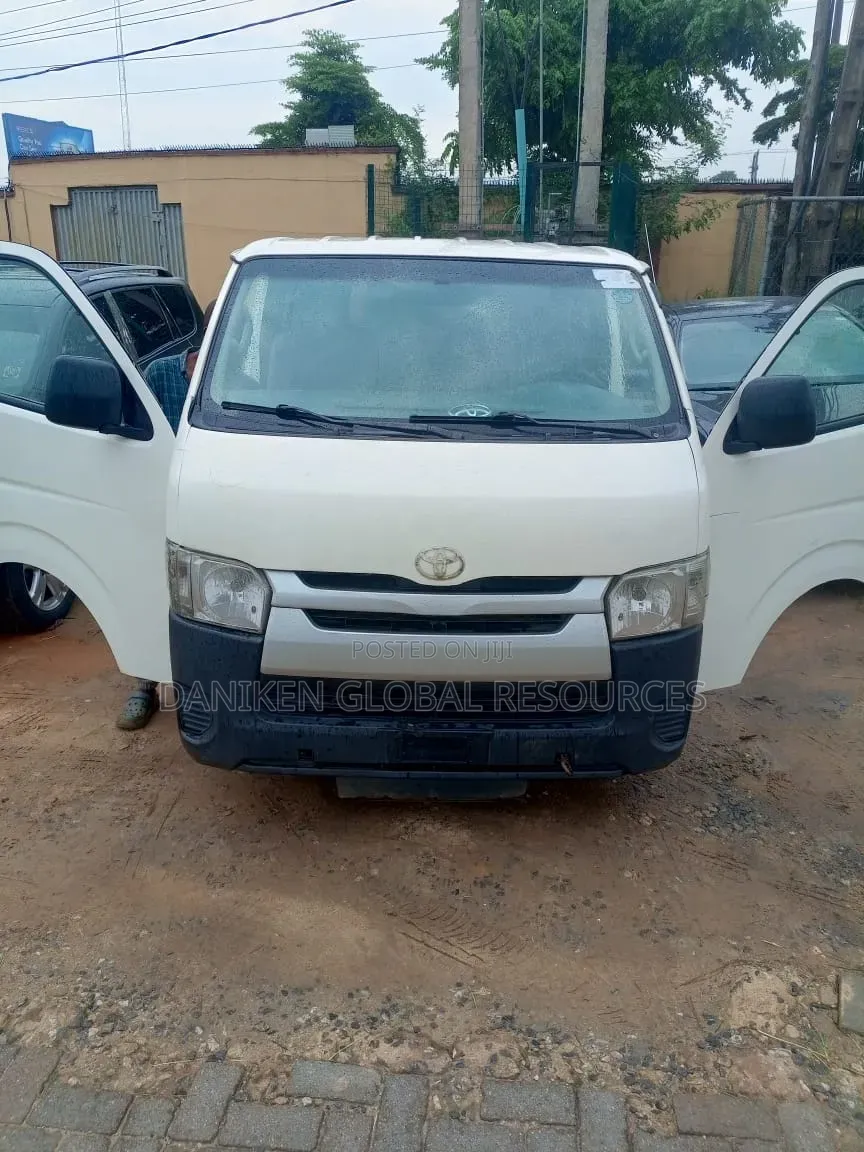 Toyota HiAce 2012 White