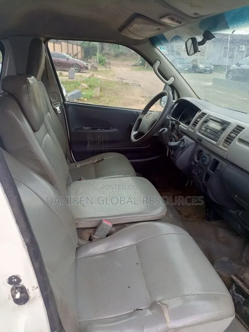 Toyota HiAce 2012 White