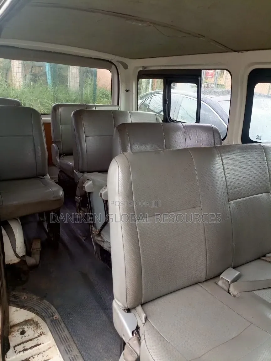 Toyota HiAce 2012 White