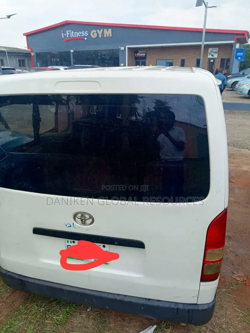 Toyota HiAce 2012 White