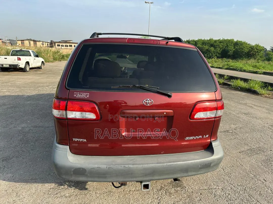 Toyota Sienna 2001 Maroon