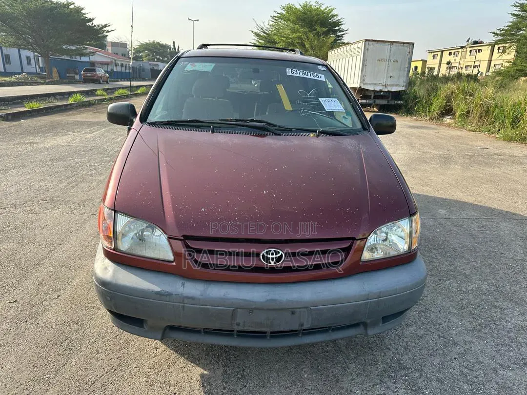Toyota Sienna 2001 Maroon