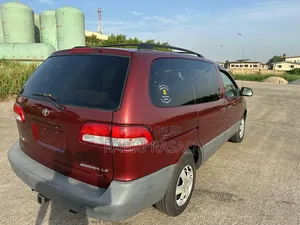 Toyota Sienna 2001 Maroon