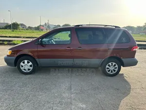 Toyota Sienna 2001 Maroon