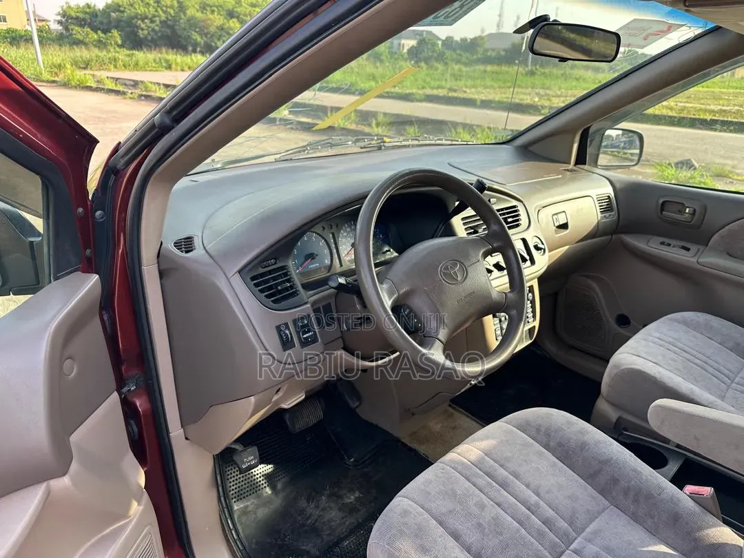 Toyota Sienna 2001 Maroon